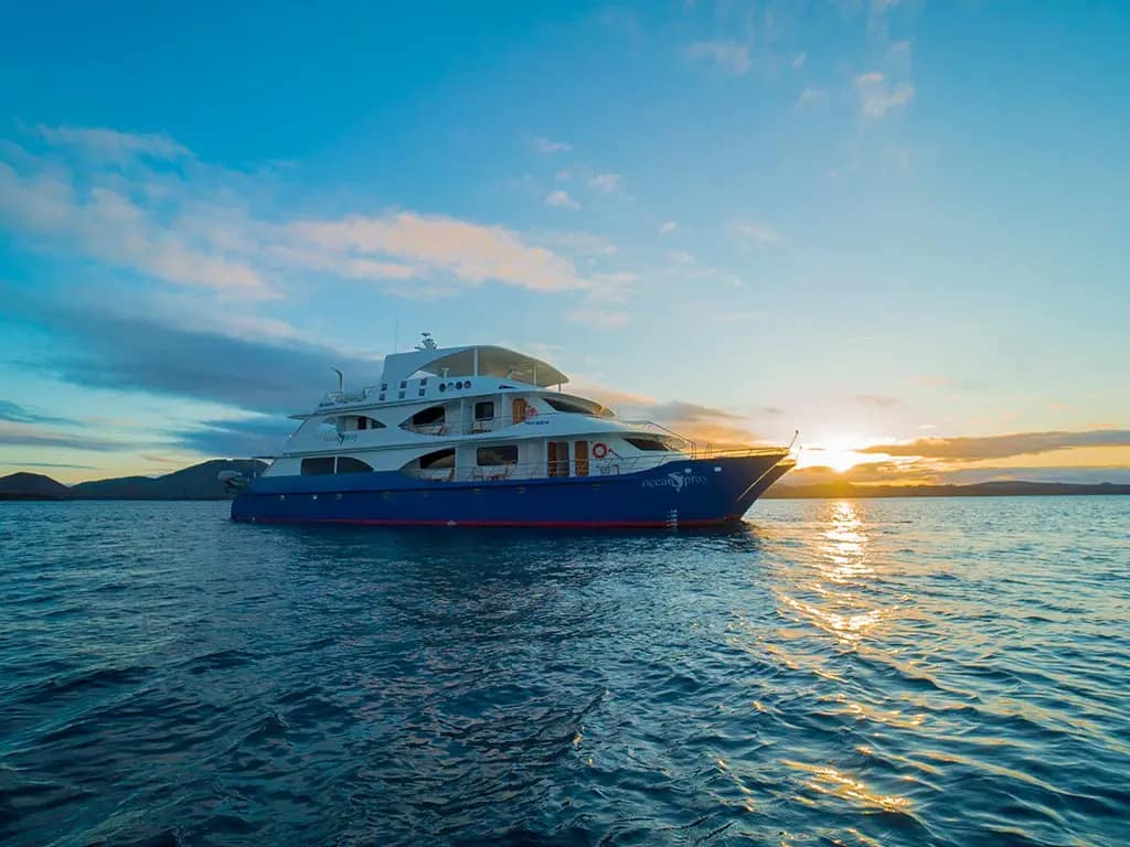 Galapagos-boat-Ocean-Spray