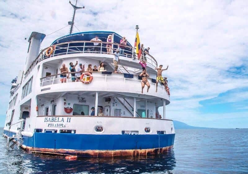 Galapagos-boat-Isabela-2