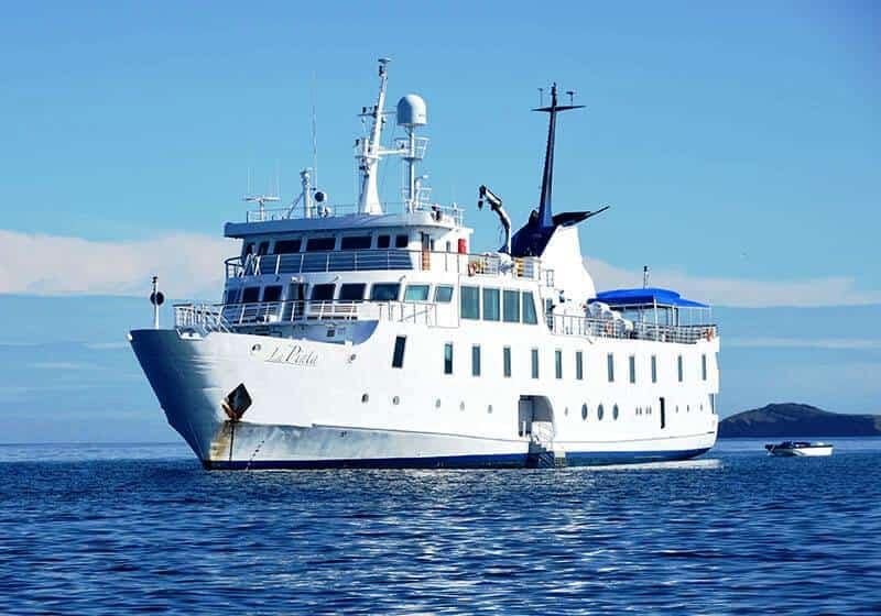 Galapagos-boat-La-Pinta