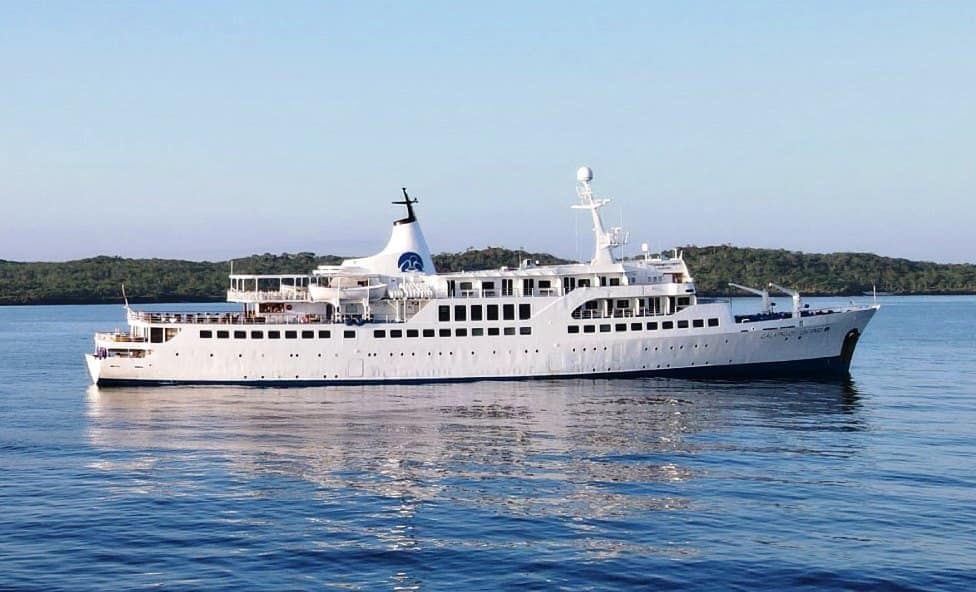 Galapagos-boat-Legend