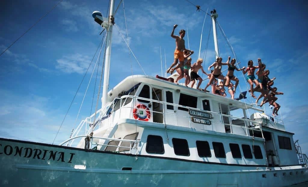 Galapagos-boat-Golondrina