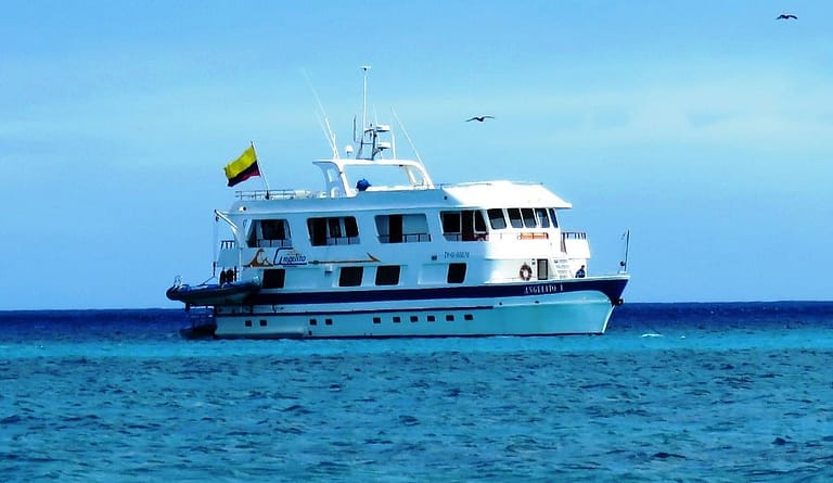 Galapagos-boat-Angelito