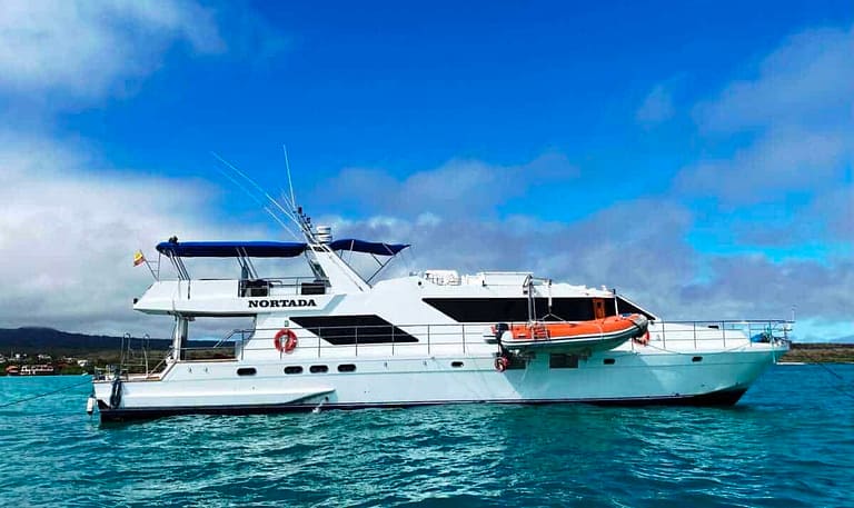 Galapagos-boat-Cachalote