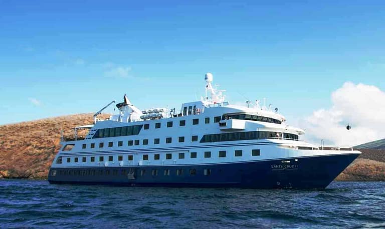 Galapagos-boat-Santa-Cruz-2